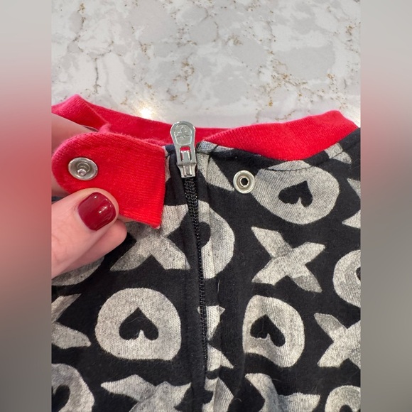 Burt’s bees - 3-6M, Charming XO Pattern Kids One-Piece with Red Accents - Picture 3 of 6